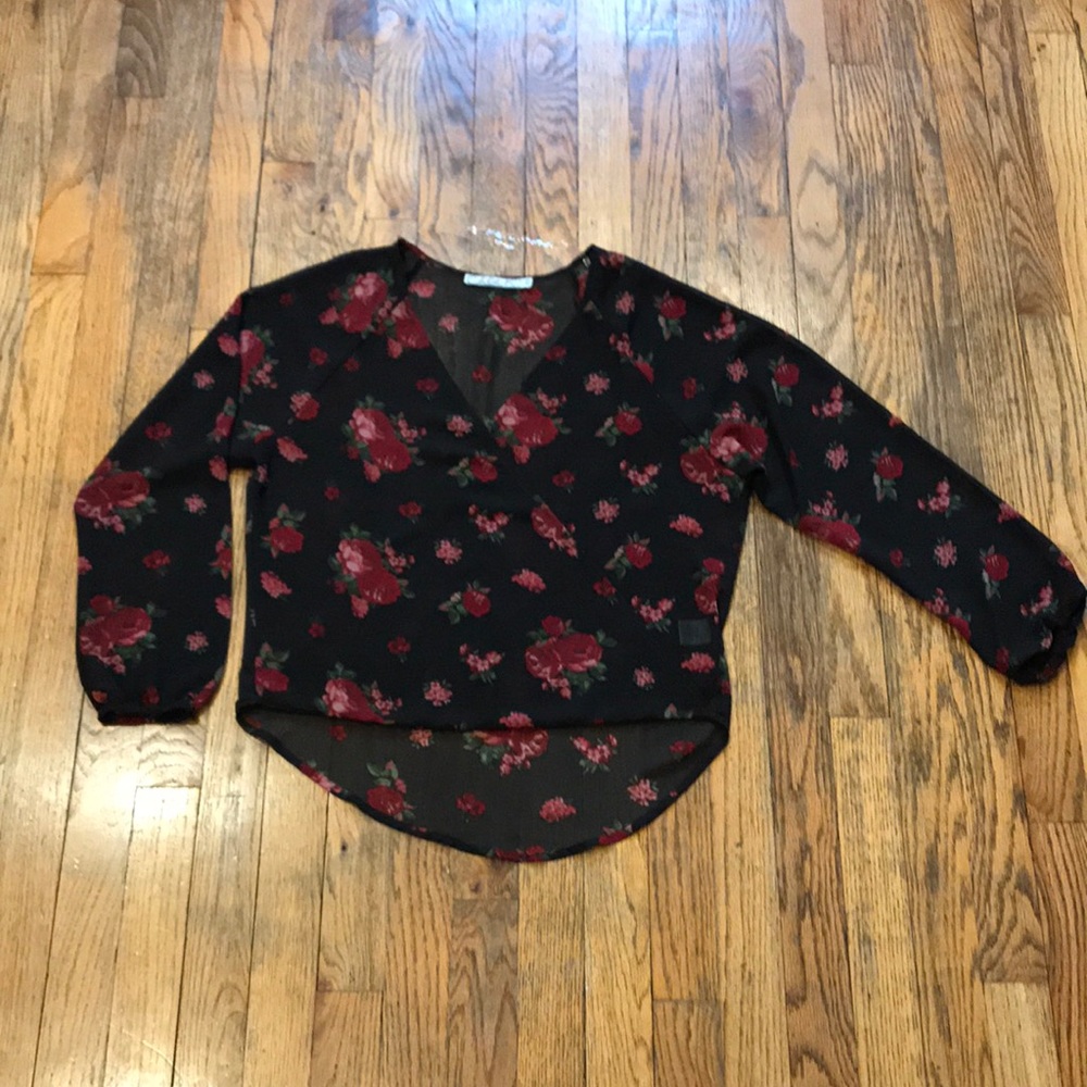 Chloe K sheer top blk with red roses size XS